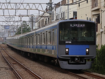 西武鉄道20000系20156Fを西武柳沢駅で撮影した画像