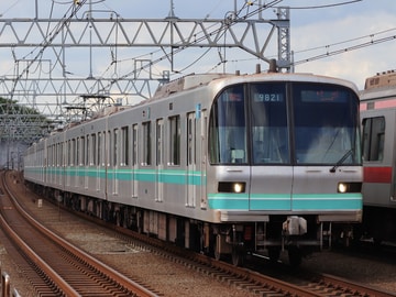 東京メトロ9000系9121Fを多摩川駅で撮影した画像