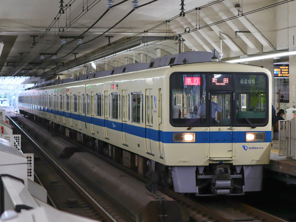 小田急電鉄  8000形 8266F