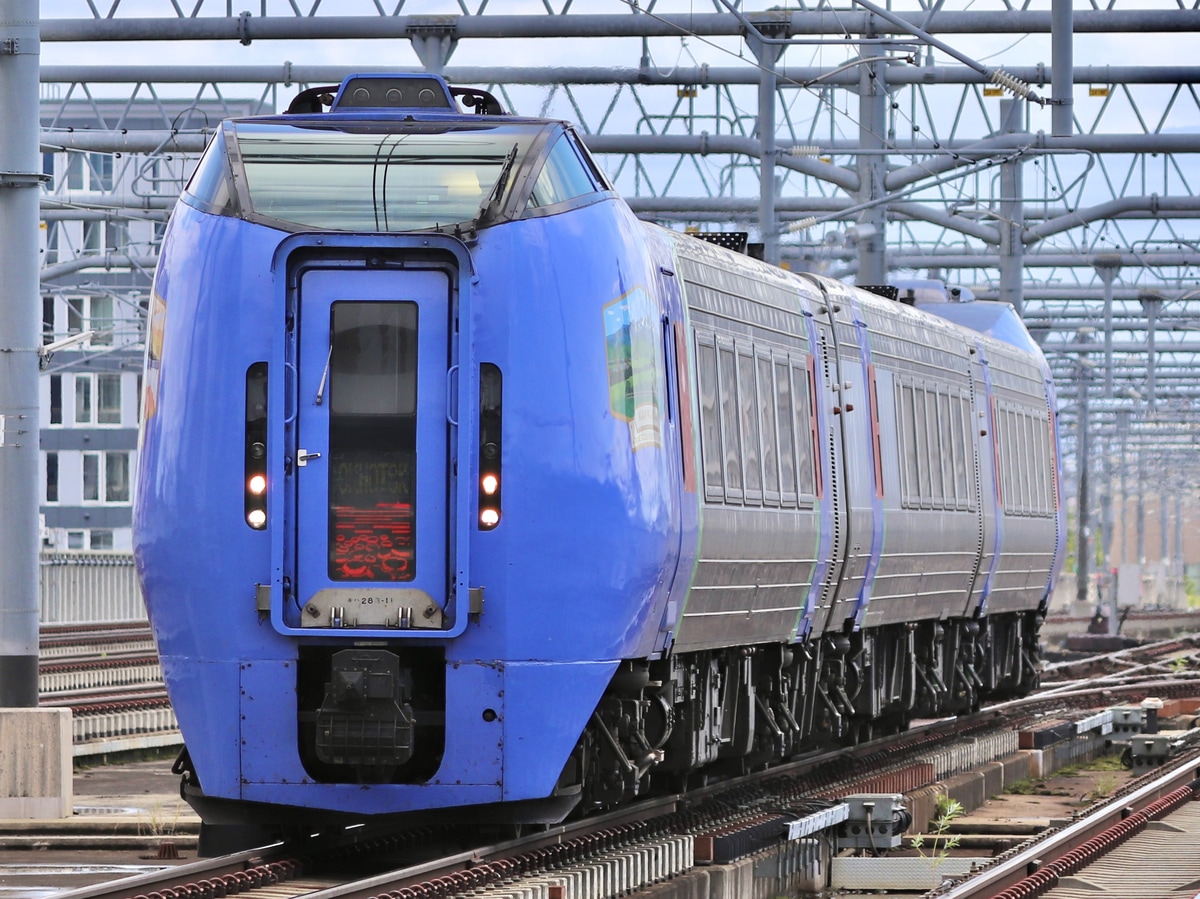 JR北海道  キハ283系 11+12編成