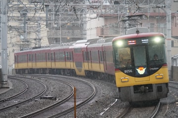 京阪電気鉄道8000系8006Fを西三荘駅で撮影した画像