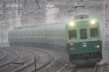 京阪電気鉄道2200系2216Fを西三荘駅で撮影した画像
