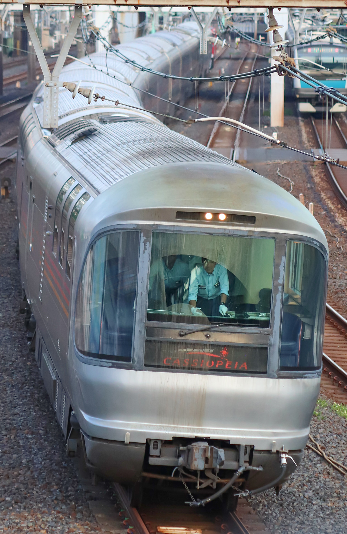 JR東日本  E26系 カハフE26-1