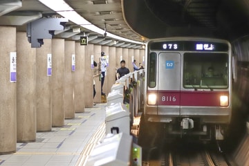 東京メトロ8000系8116Fを永田町駅で撮影した画像