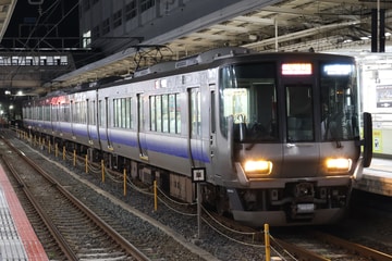 JR西日本223系HE426編成を和歌山駅で撮影した画像