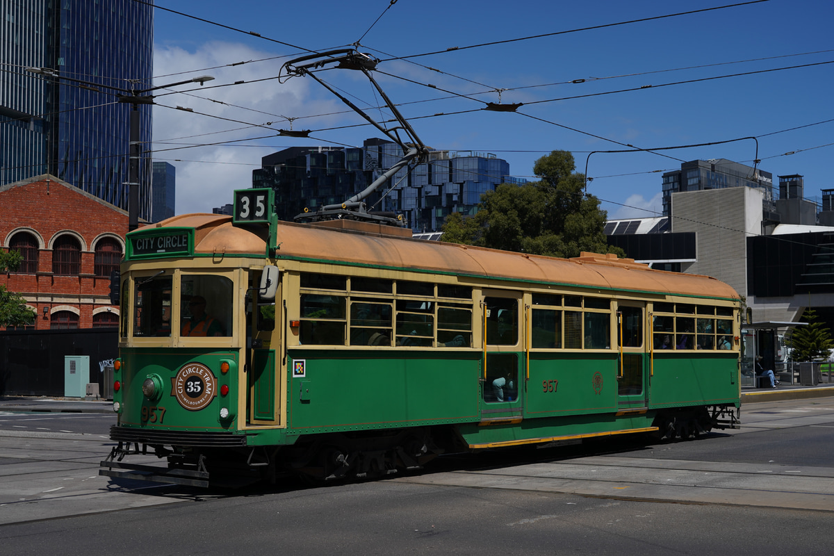 Yarra Trams  W8 class No.957