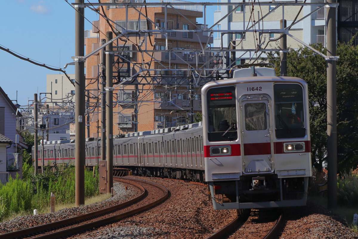 東武鉄道  10000系10030型 11642F