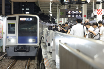 西武鉄道 6000系 西武新宿駅付近