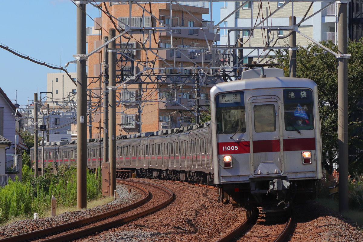 東武鉄道  10000系 11005F