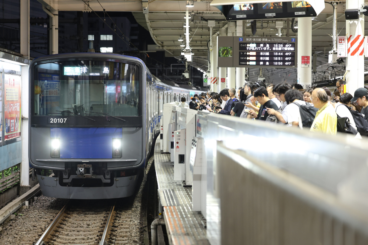 西武鉄道  20000系 20107F