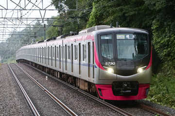 京王電鉄5000系5740fを南大沢駅で撮影した画像
