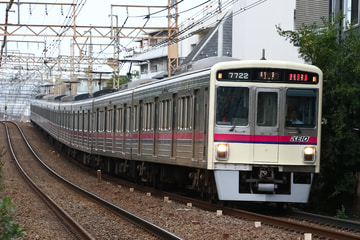 京王電鉄7000系7722fを八幡山～上北沢間で撮影した画像