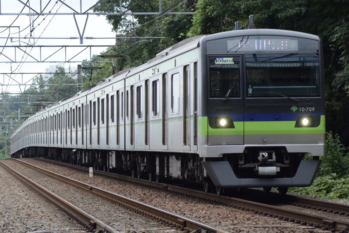 東京都交通局 若葉台検車区 10-300形 10-700F