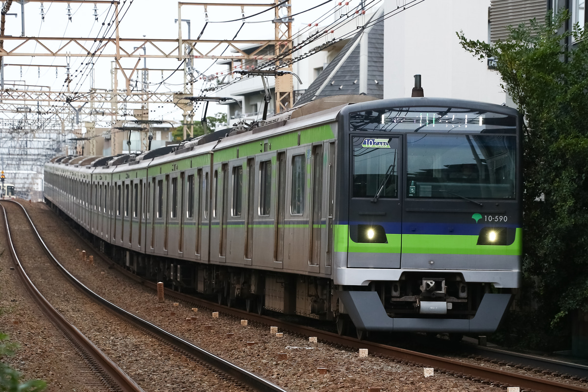 東京都交通局 大島車両検修場 10-300形 10-590f