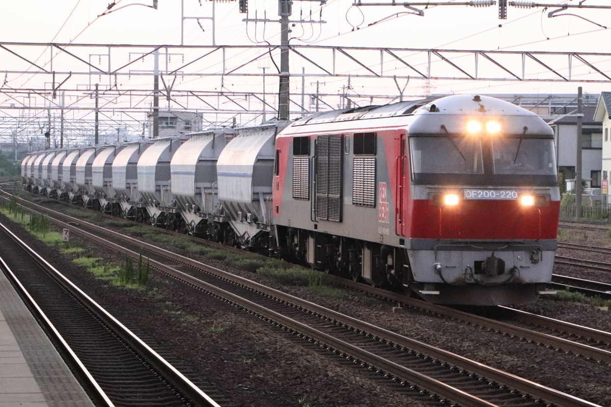 JR貨物  DF200 220