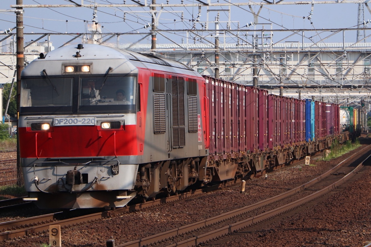 JR貨物  DF200 220