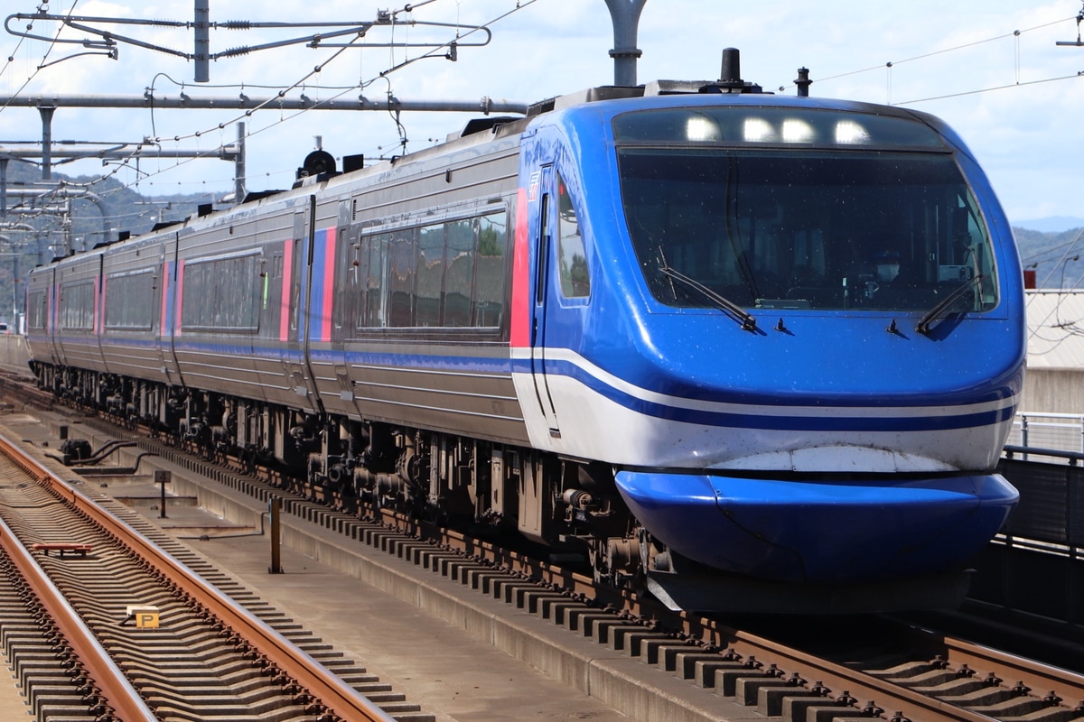 智頭急行  HOT7000形 7001