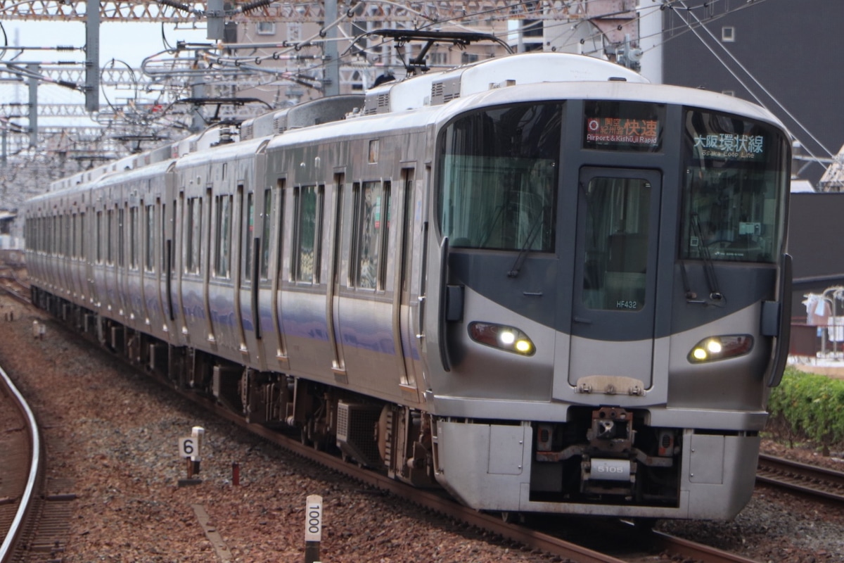 JR西日本  225系 HF432編成