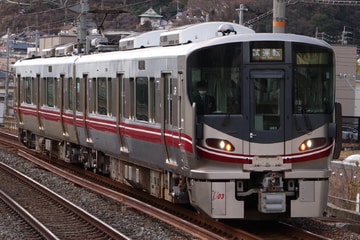 JR西日本521系U03編成を島本駅で撮影した画像