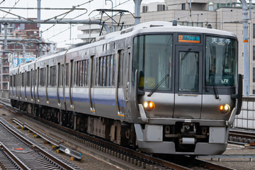 JR西日本223系ヒネHE401編成を鶴ケ丘駅で撮影した画像