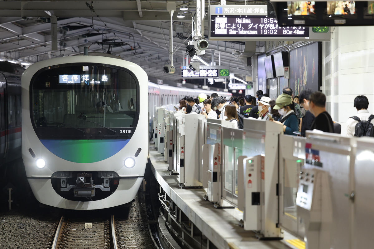 西武鉄道  30000系 38116F