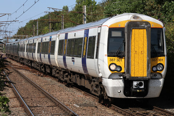 Great Northern Class 387 Finsbury Park Station付近