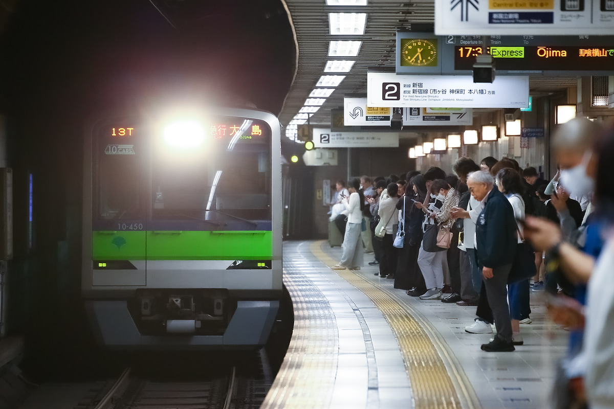 東京都交通局 大島車両検修場 10-300形 10-450f