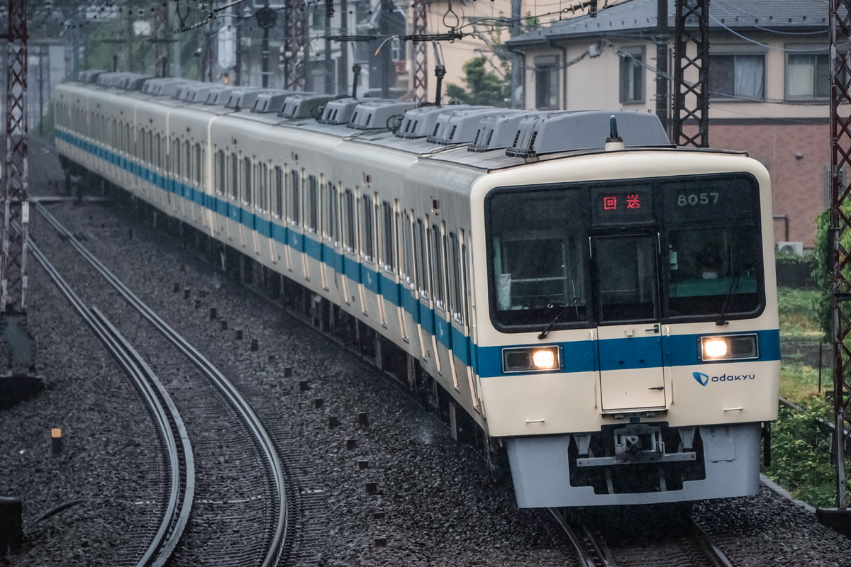 小田急電鉄  8000形 8057F