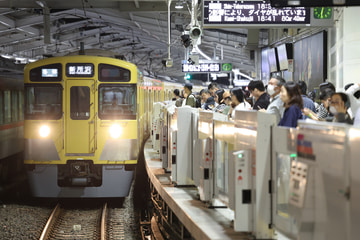 西武鉄道 2000系 西武新宿駅付近