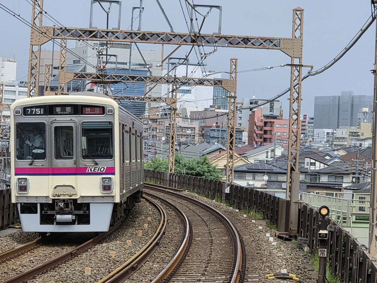 京王電鉄  9000系 
