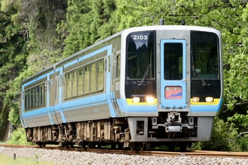 JR四国 2000系 伊与喜～荷稲間付近