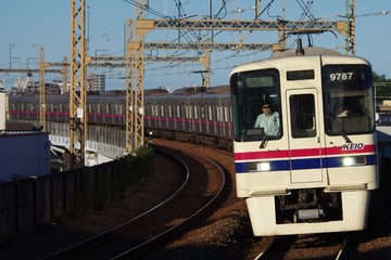 京王電鉄 9000系 京王稲田堤駅付近