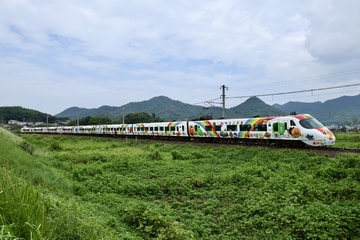 JR四国 8000系 詫間～みの間付近