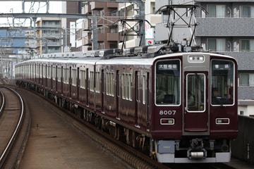 阪急電鉄 8000系 岡町駅付近
