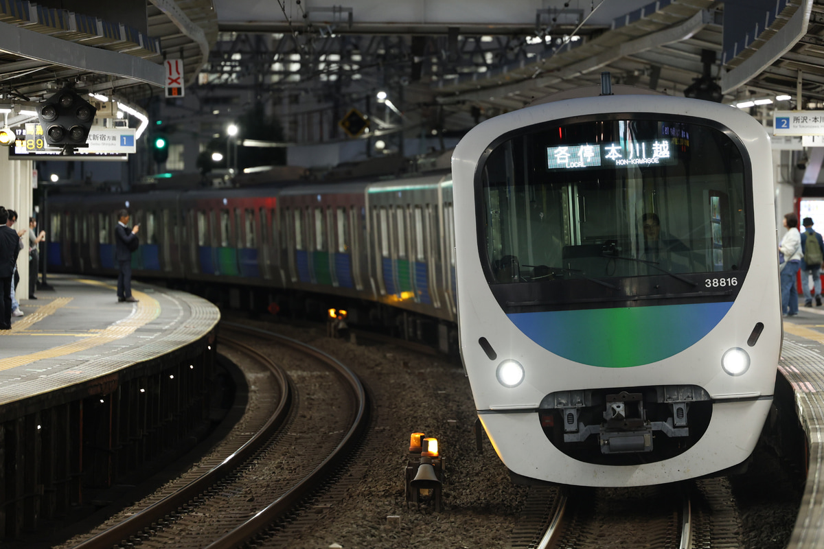 西武鉄道  30000系 38116F