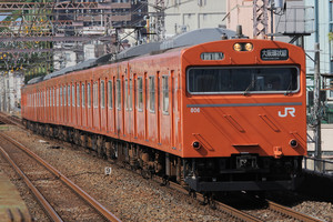 JR西日本103系LA2編成を大正駅で撮影した画像